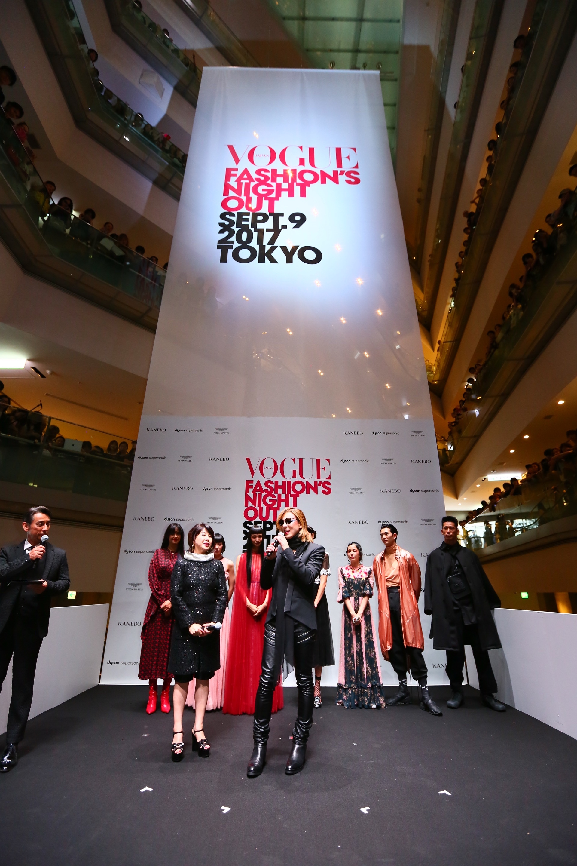 YOSHIKI、サプライズ演奏で3,400人を魅了！『VOGUE FASHION'S NIGHT