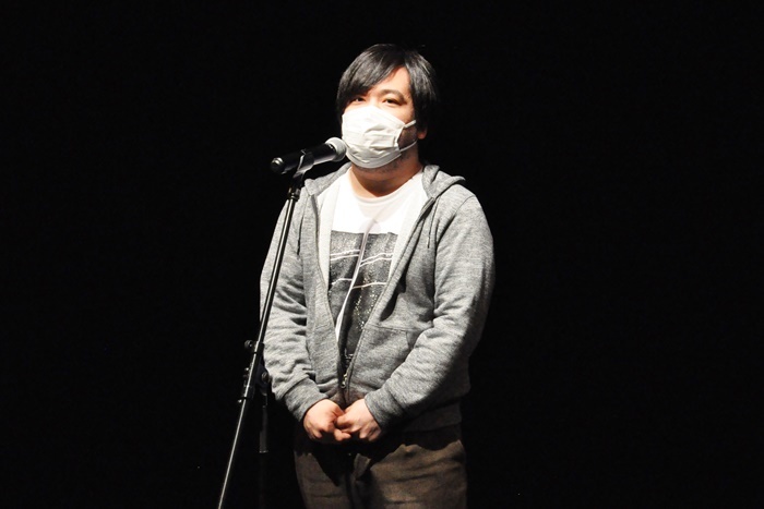 北九州市を拠点とする劇団「ブルーエゴナク」を率いる穴迫信一も、新たなアソシエイトアーティストに。「ブルーエゴナク」は1/20～22に公演を実施。