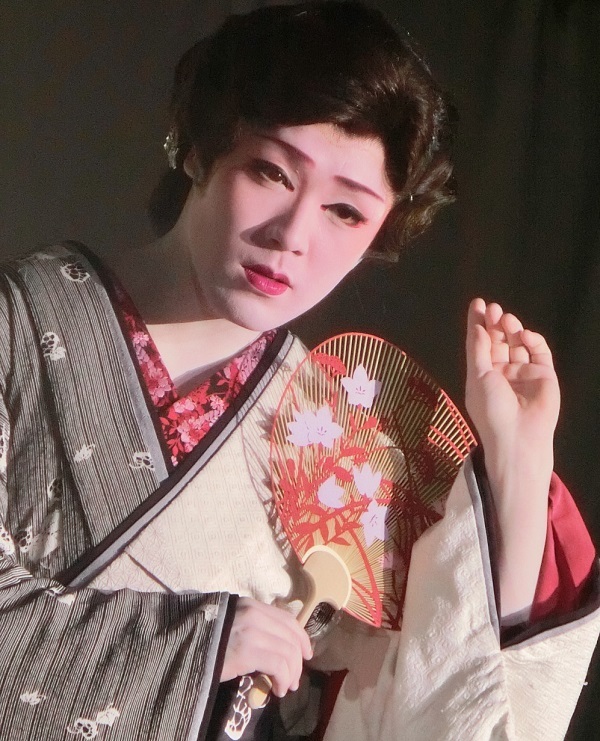 橘菊太郎劇団・三代目橘大五郎座長。現在28歳の芸達者だが、子役の頃から美しい女形で知られた。(2015/6/14)　筆者撮影
