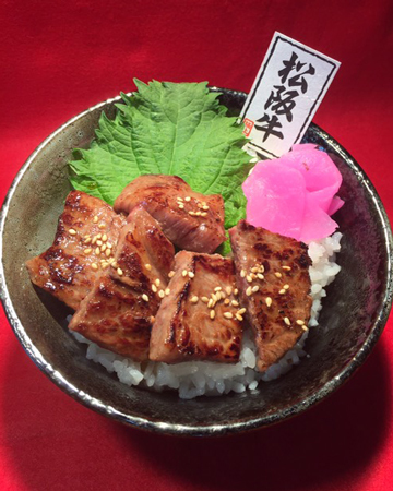 松阪牛ステーキ丼 1,900円（小池コーポレーション）…松阪牛を丁寧に焼き上げた、松阪牛専門店のこだわりステーキ丼