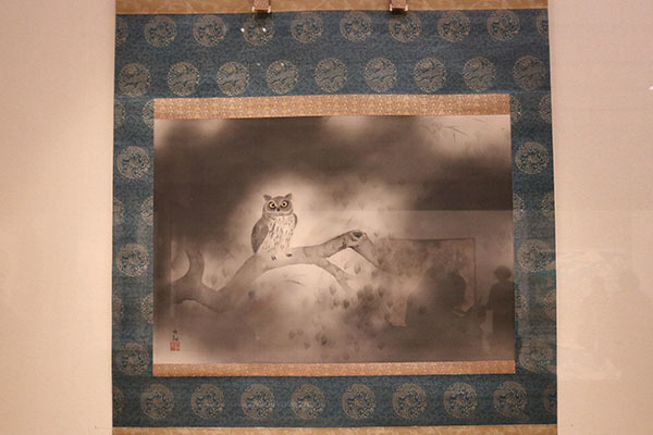横山大観《木兎》1926（大正15）年。暗闇の中、木の枝にとまるミミズクを描いた