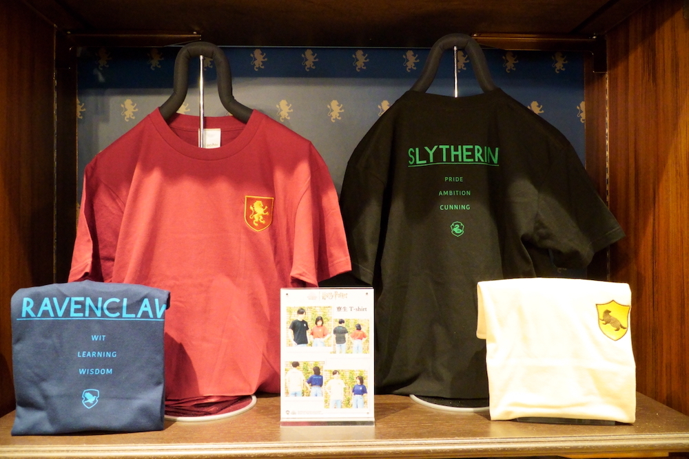 HP 寮生シリーズ Tシャツ グリフィンドール / スリザリン / レイブンクロー / ハッフルパフ　価格：各3,850円（税込）