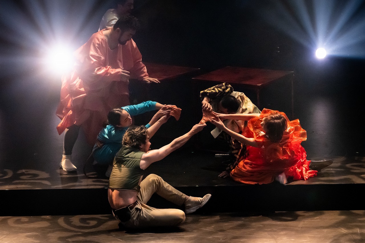 シアタートラム・ネクストジェネレーションvol.14 安住の地 第8回 本公演 『凪げ、いきのこりら』舞台写真 