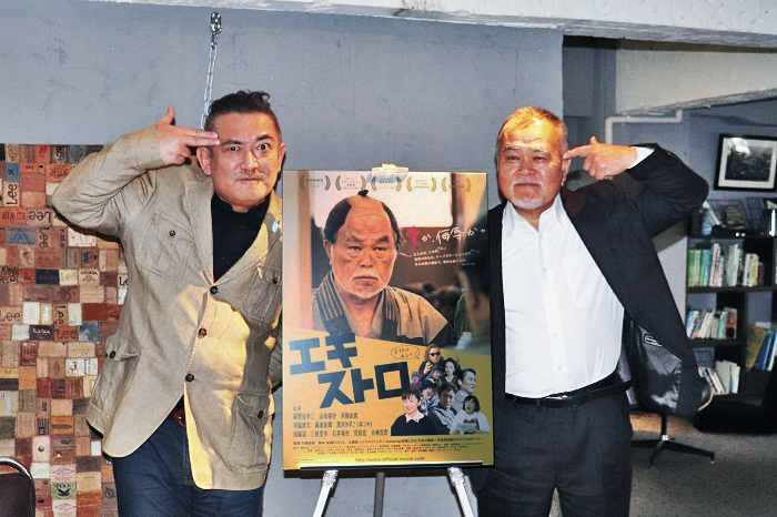 映画『エキストロ』　写真左から後藤ひろひと、萩野谷幸三