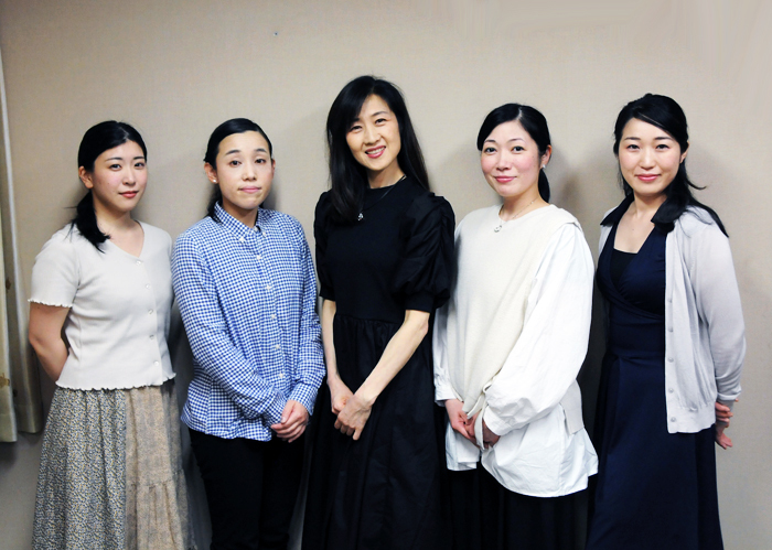 （左から）森田咲子、藤巻るも、吉田陽子、いまむら小穂、金井由妃