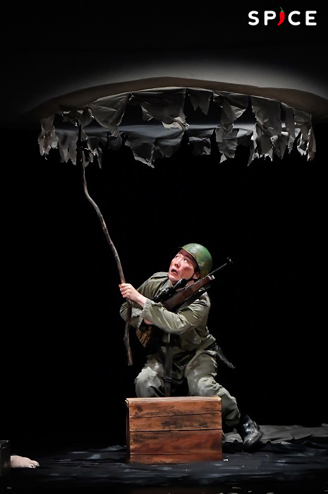 『ボクの穴、彼の穴。The Enemy』舞台写真 撮影：阿部章仁（Akihito Abe）