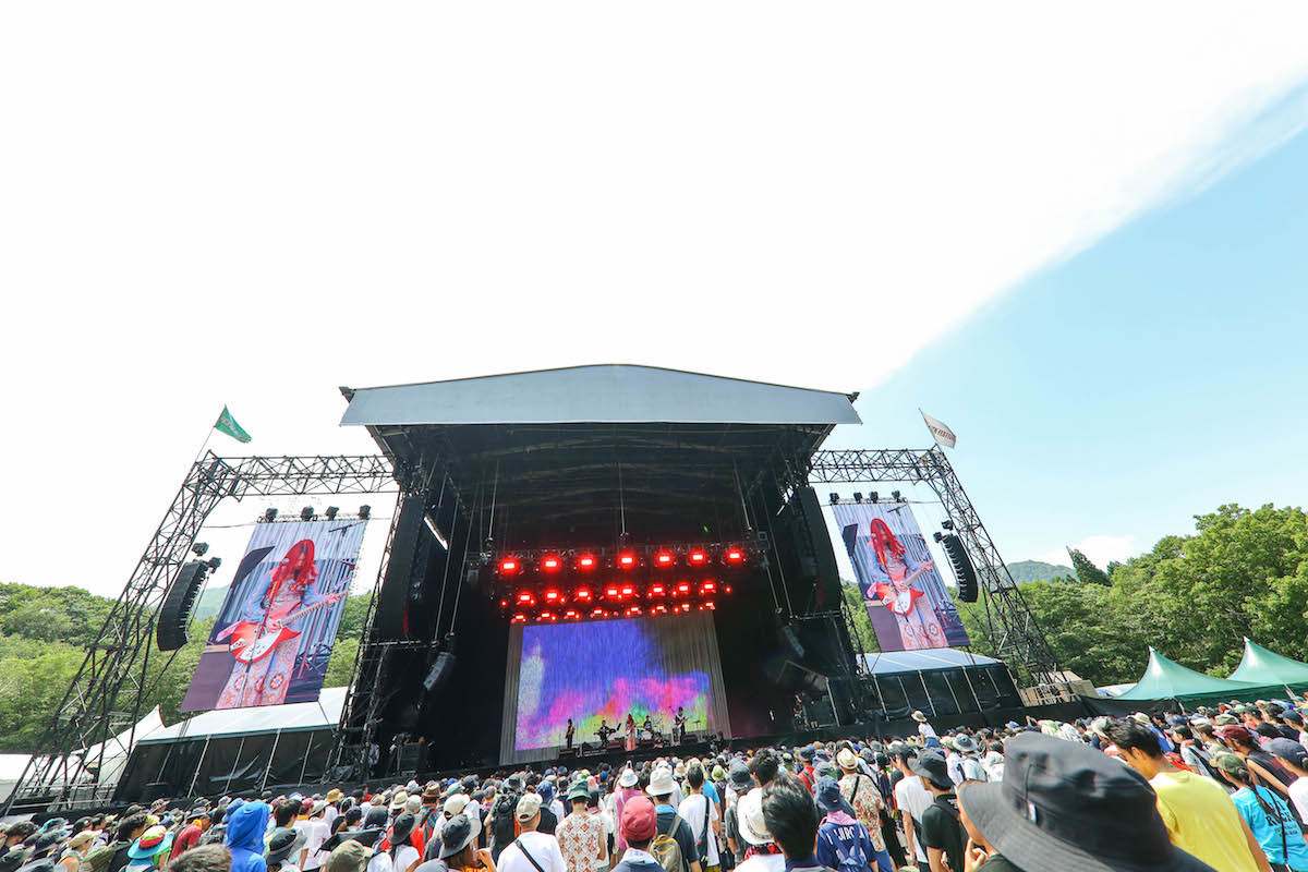 『FUJI ROCK FESTIVAL'18』GLIM SPANKY　撮影＝風間大洋