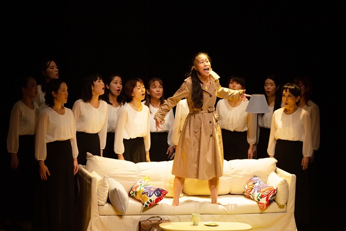 「豊岡演劇祭2020」で上演された、Q/市原佐都子『バッコスの信女―ホルスタインの雌』　。