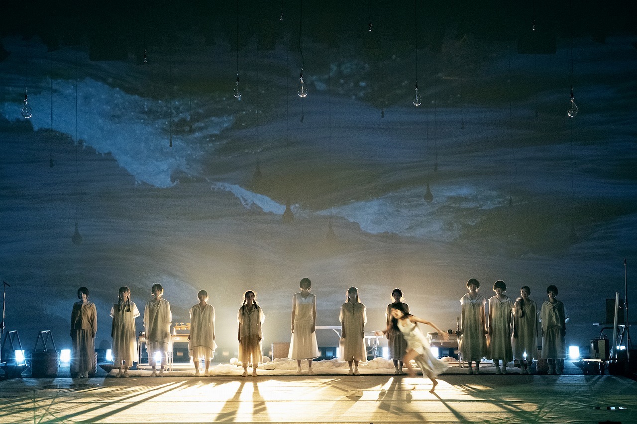 マームとジプシー『cocoon』 　　撮影：岡本尚文