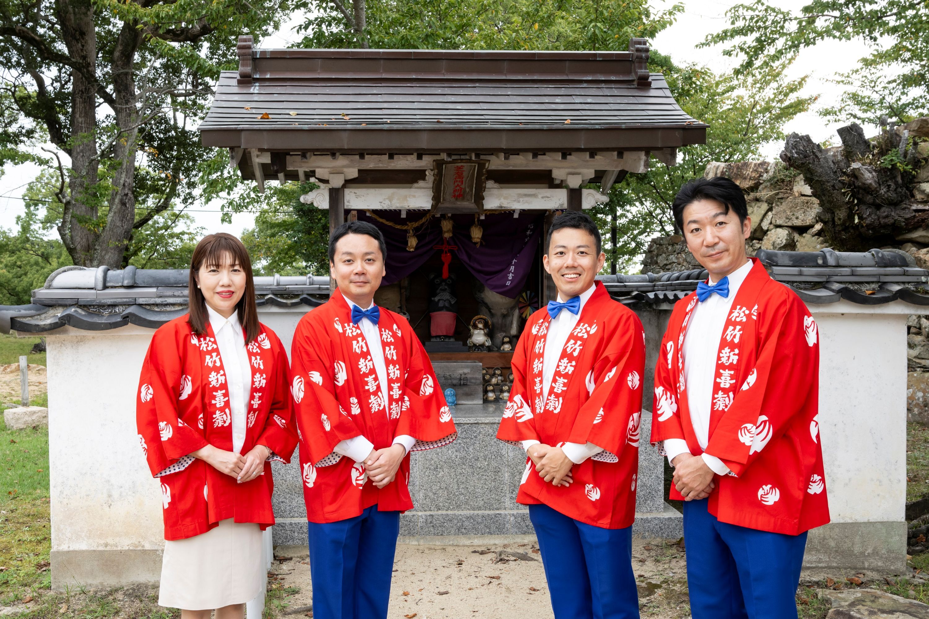 左から戸田ルナ、曽我廼家桃太郎、藤山扇治郎、曽我廼家一蝶