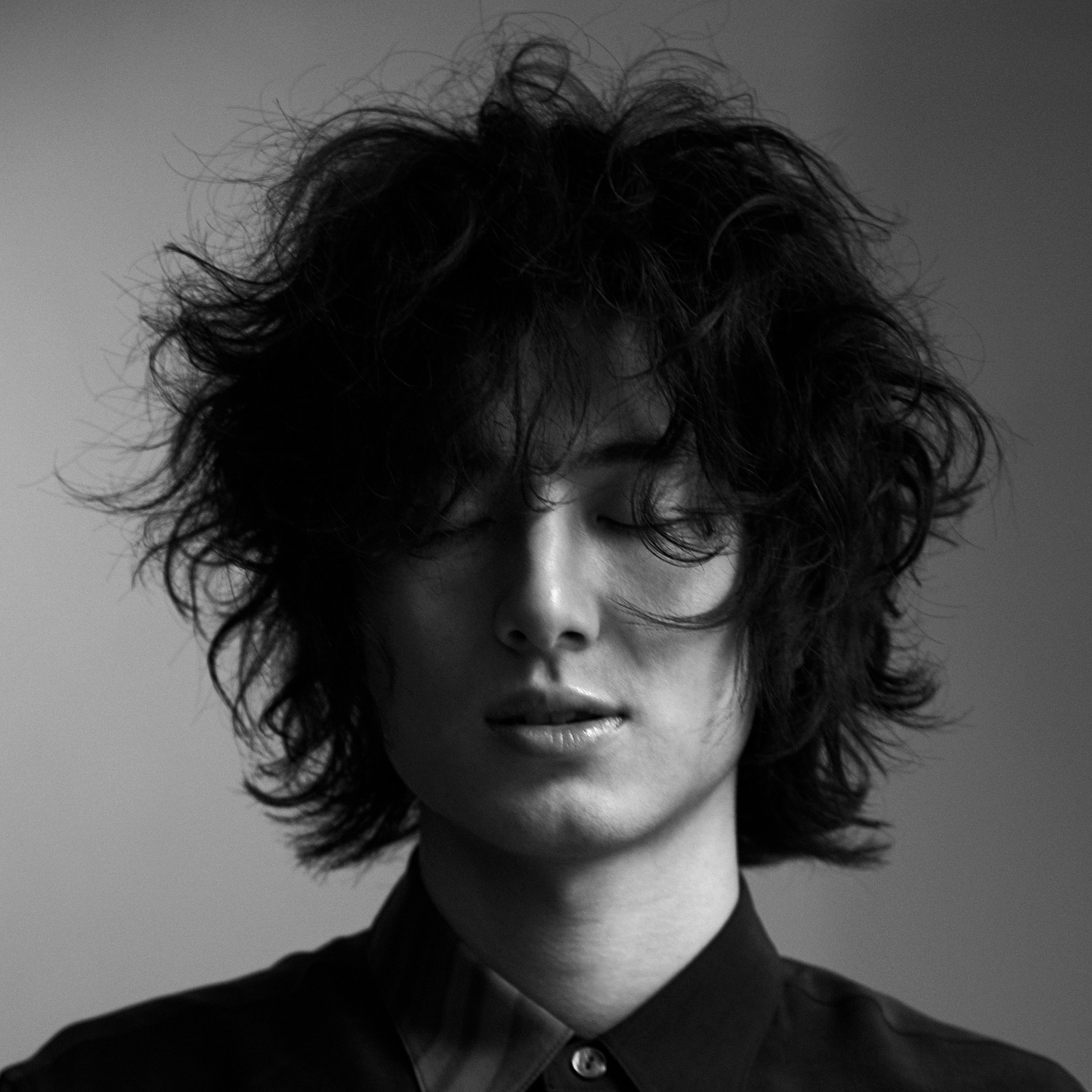 売れ筋介護用品も！ 藤井 風、1stアルバム『HELP NEVER』のジャケット写真 HURT EVER 邦楽