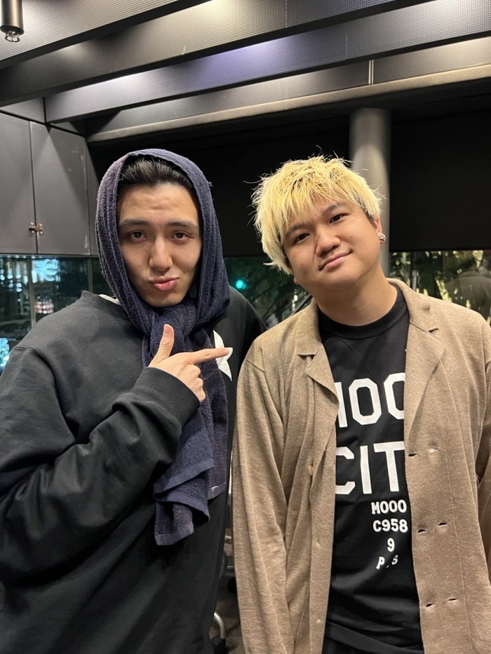 （左から）藤井 風、Yaffle