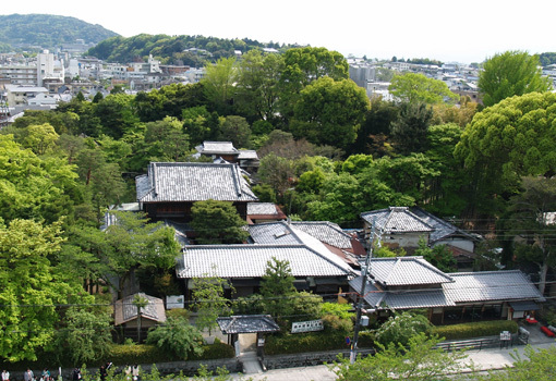 白沙村荘の外観。大佛は白沙村荘の建築物の保存改修工事も行っている。