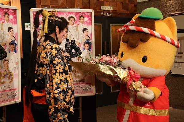 ぐんまちゃんがお祝いに！