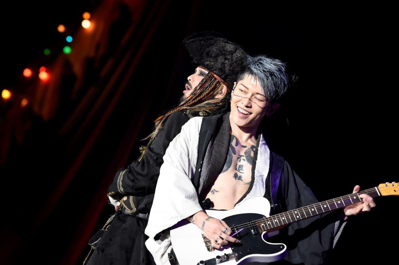 MIYAVI×HYDE