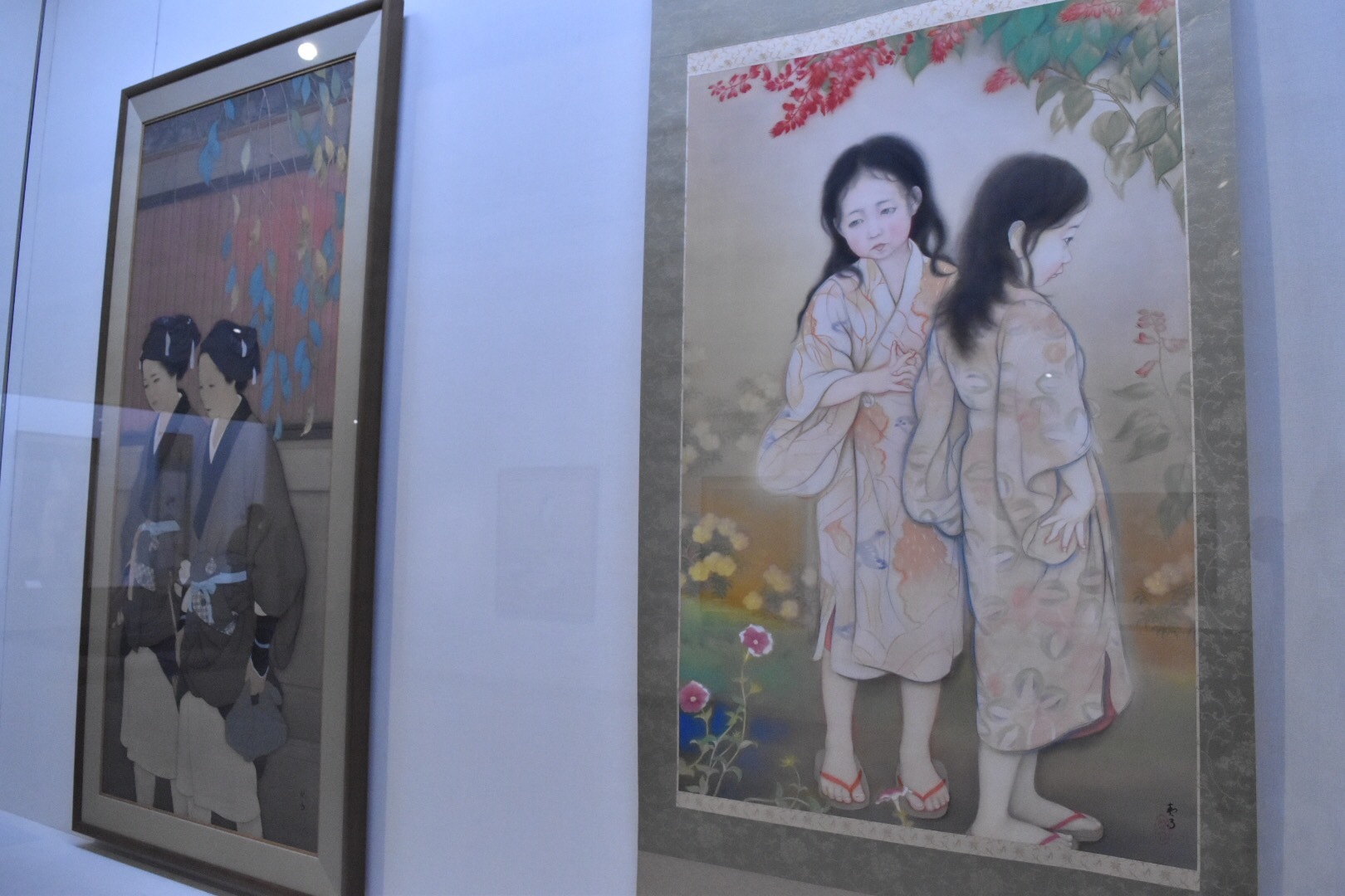 左：菊池契月　《夕至》　大正7（1918）年　京都国立近代美術館　右：菊池契月　《少女》　大正9（1920）年　京都国立近代美術館　