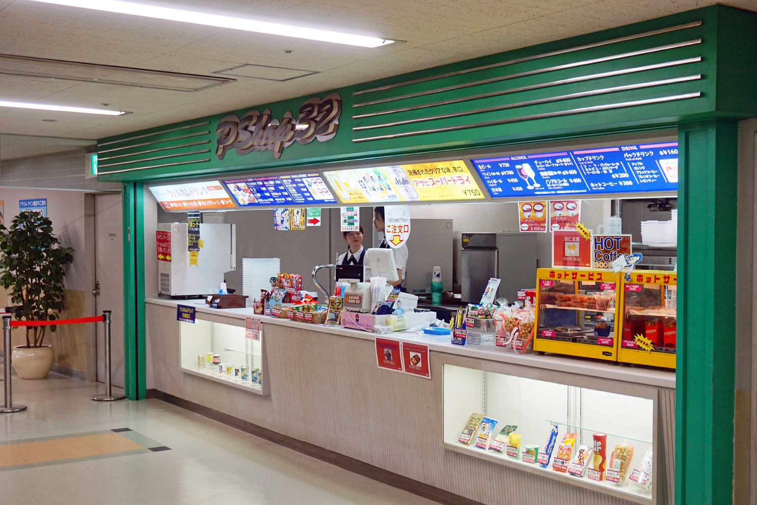 ほぼ並ばずに買える専用の売店も用意