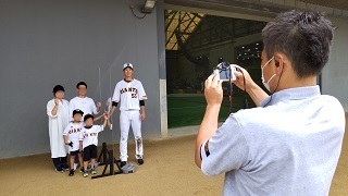 未来のスター選手と撮影ができる「ヤングGショット」