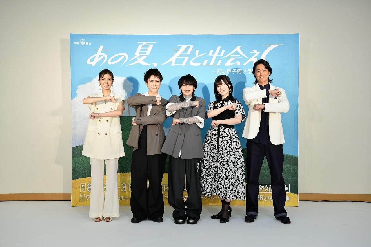 江戸実ポーズを披露！　（左より）木村弥寿彦、宮地真緒、岡﨑彪太郎、藤井直樹、前島亜美、永井大