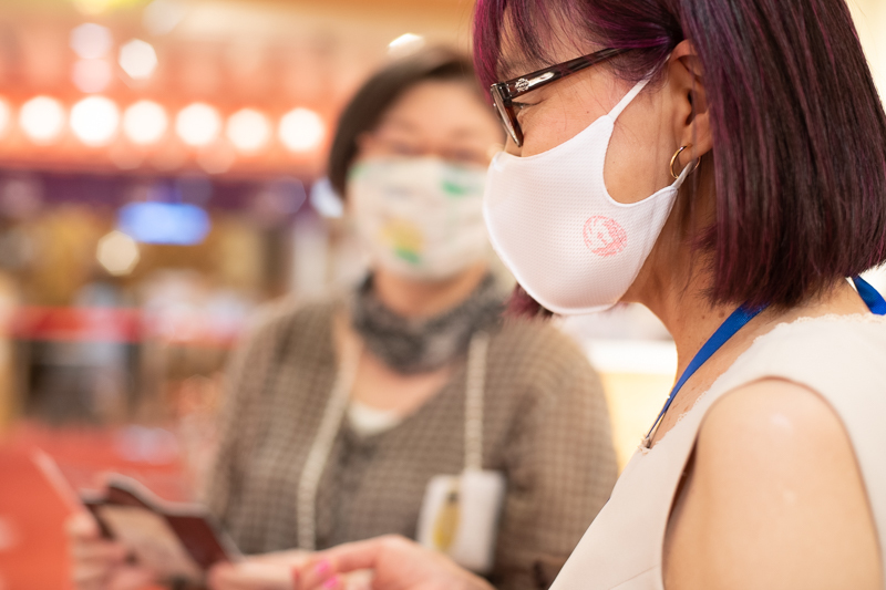 来店されていたお客様が、鳳凰のマスクを着用されていました。