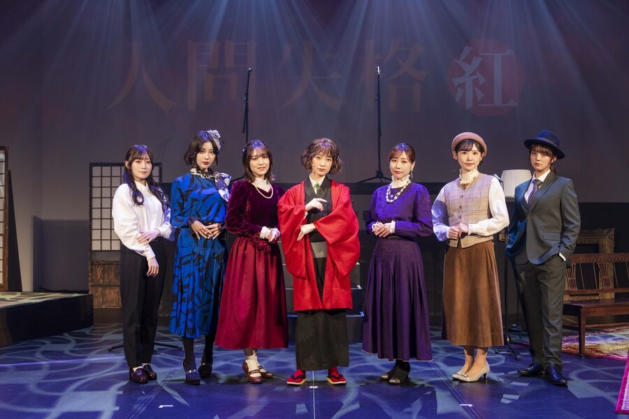 B公演　左から石飛恵里花、志崎樺音、田上真里奈、河内美里、楠田亜衣奈、小原莉子、佐當友莉亜