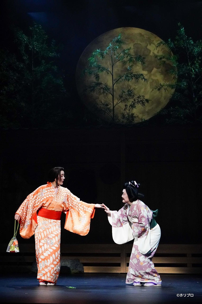 （左から）鈴木杏、白石加代子 　撮影：田中亜紀