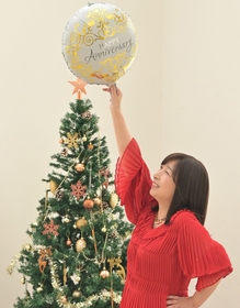 岡村孝子、ソロデビュー40周年企画で1980年代発表5作のジャケットをキャンバス地の木製アートボードとして発売