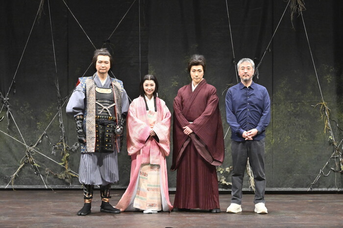 （左から）長塚圭史、倉科カナ、早乙女太一、赤堀雅秋 撮影：阿部章仁