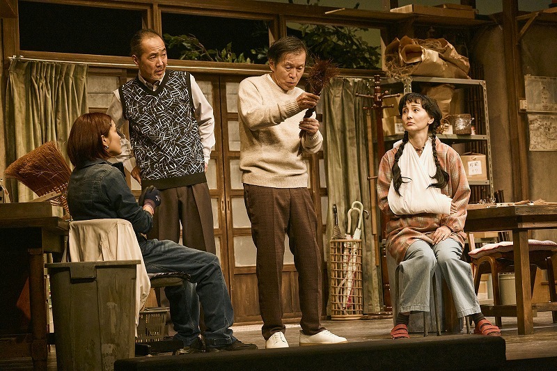 向かって左から　橋爪未萠里、緒方晋、平田満、南果歩（撮影：神ノ川智早）