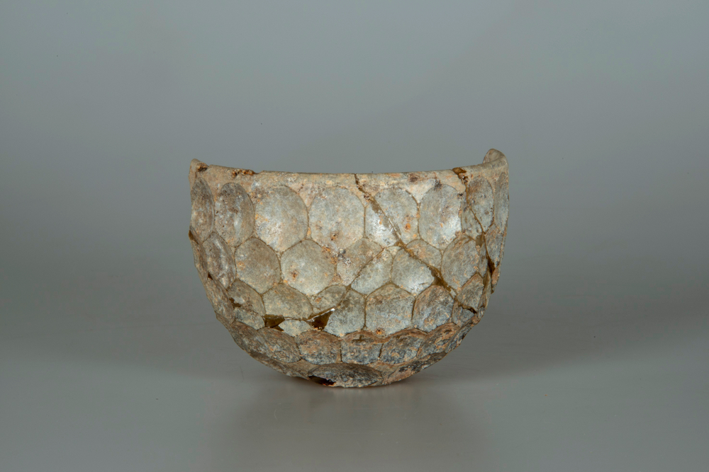 円形切子装飾碗：伝イラン出土、 6世紀（岡山市立オリエント美術館）