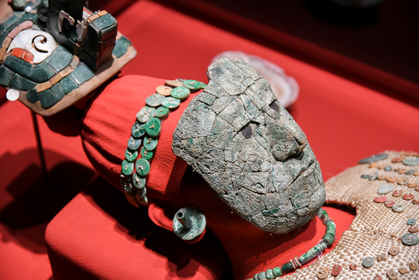 本邦初上陸、マヤ文明「赤の女王」の展示空間が想像を超える迫力だった　『古代メキシコ展』レポート