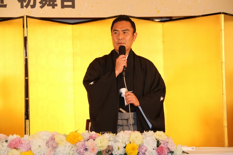 市川右近