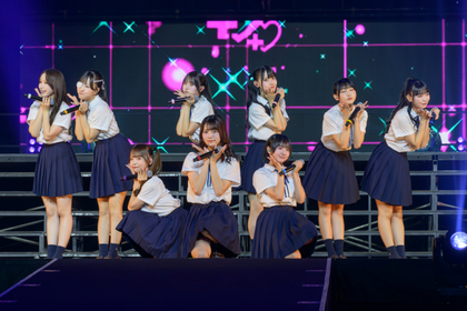 高嶺のなでしこ、過去最大規模のワンマンライブで1stアルバムのリリースを発表　2026年ライブツアー開催も決定