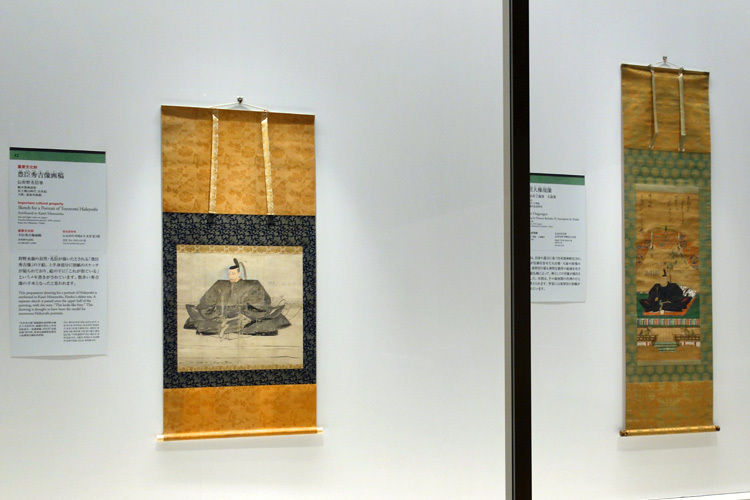 左：重要文化財《豊臣秀吉像画稿》伝狩野光信筆 安土桃山時代・16世紀 大阪・逸翁美術館(通期展示)、
