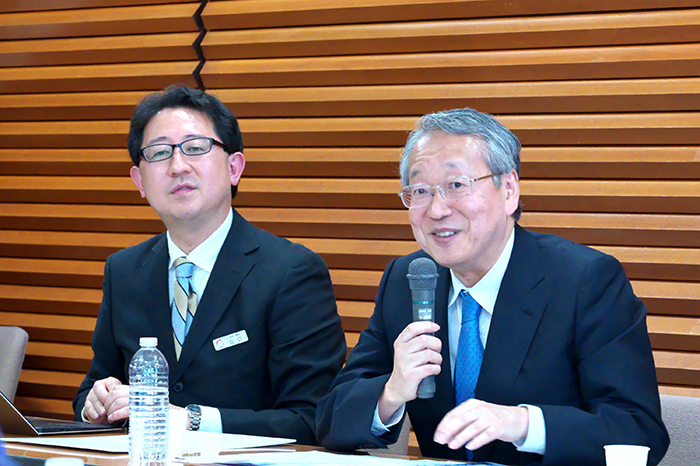 （左から）常務理事 兼 事務局長の山口毅、理事長の韮澤弘志