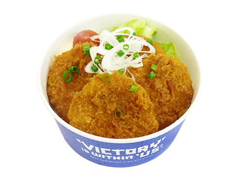 飯塚選手プロデュース「タレかつ丼～地元新潟推し～」（1,100円） (c)YDB