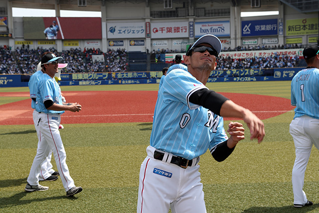 サインボール投げ込み（試合前）