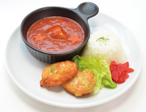 夜の日替わりその１. 陽が作ったゲナカレーとヤマトイモのふんわり揚げ（920円） (Ｃ)TSUKISTA. MT