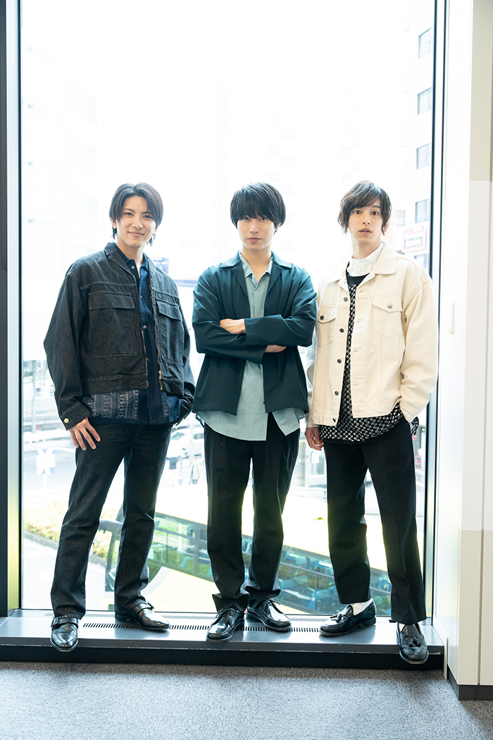 （左から）泰江和明、谷佳樹、杉江大志