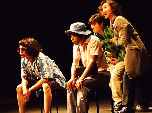 オイスターズ 第19回公演『ここはカナダじゃない』 2016年10月「三鷹市芸術文化センター」公演より