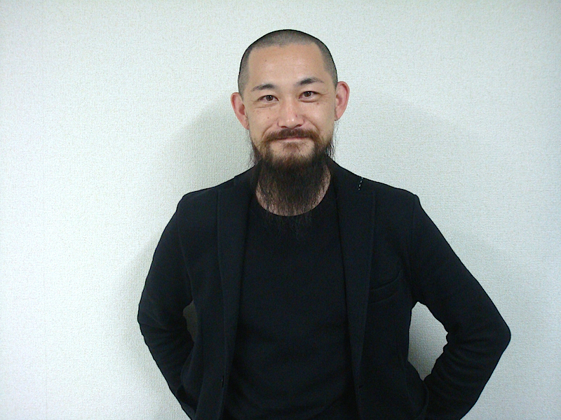  〈第七劇場〉主宰で、『かもめ』の構成・演出・美術・訳を手掛ける鳴海康平