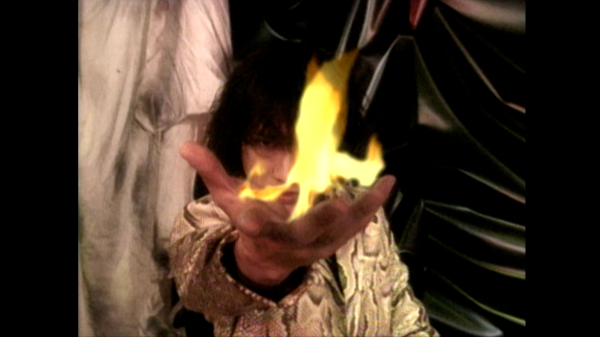 「愛のうた」MVサムネール