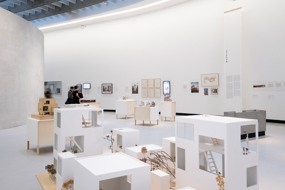 2016 年11月に開催されたローマのMAXXI 国立21世紀美術館での展示風景 Ⓒ シモーナ・フェラーリ 写真提供：アトリエ・ワン