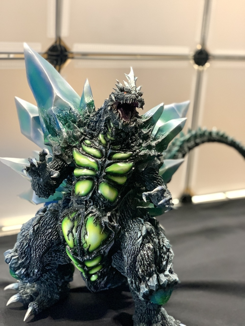 「ススキガレージ」のブースにて
