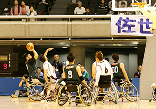 車いすバスケットボール 写真提供：一般社団法人 日本車いすバスケットボール連盟