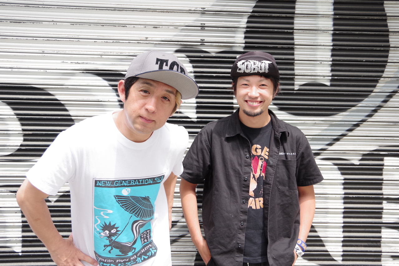 左：GEN（GELUGUGU）右：JAGGER（THE SKIPPERS） 撮影＝YUMI KONO