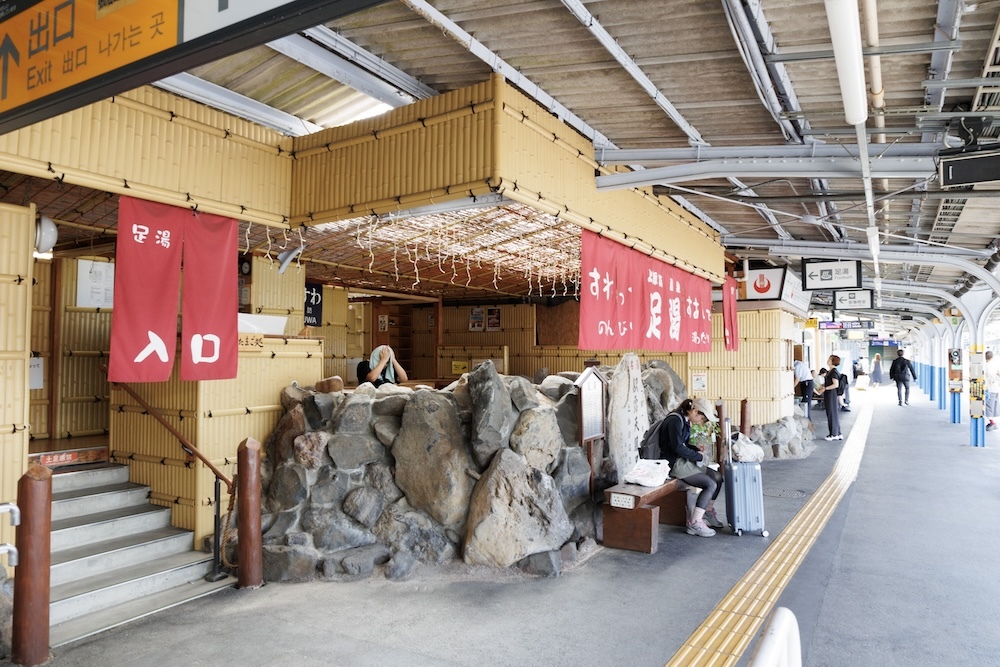 駅のホームにて 撮影：大塚正明