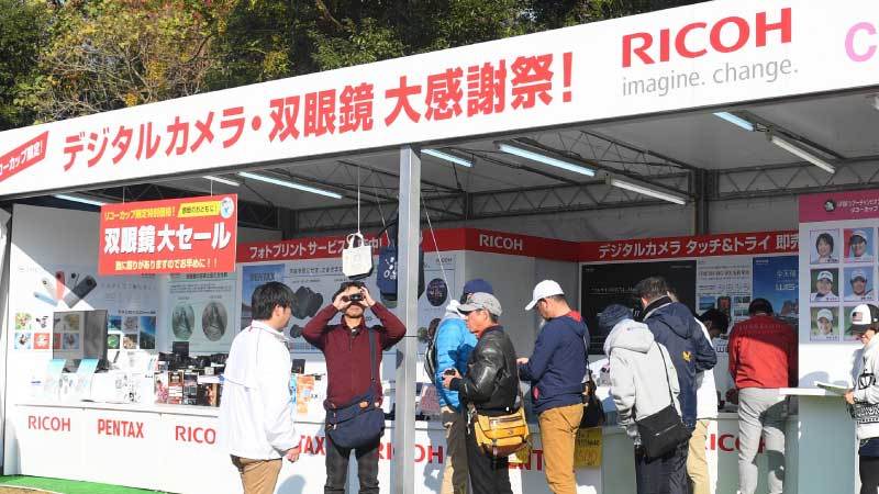 トーナメント期間中はデジタルカメラのタッチ＆トライ、特価販売が行われる「リコーブース」