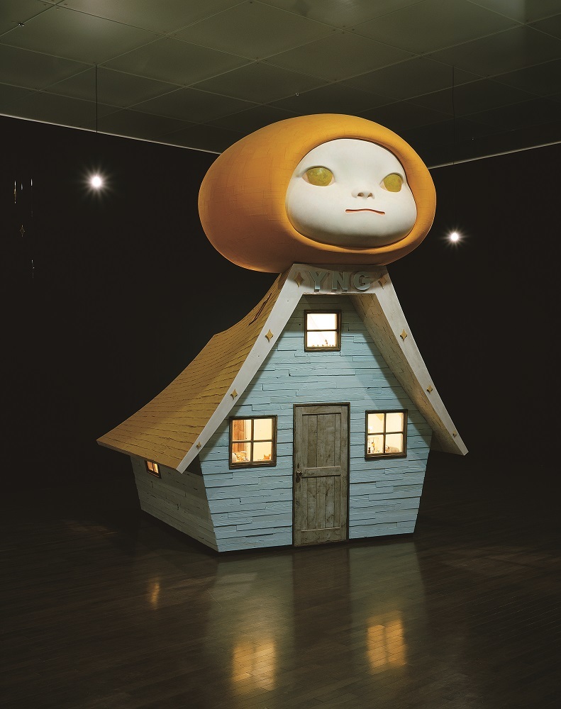 奈良美智+graf《Voyage of the Moon (Resting Moon) / Voyage of the Moon》2006年　金沢21世紀美術館©Yoshitomo Nara + graf 2006 撮影：中道淳／ナカサ＆パートナーズ