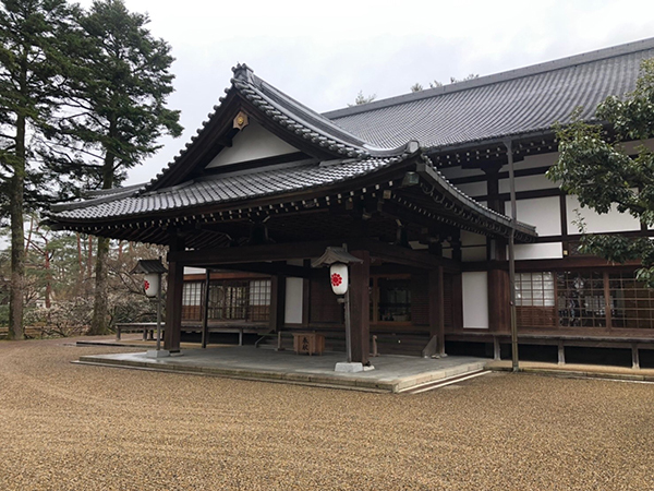 万祥殿でお祓いを受けます